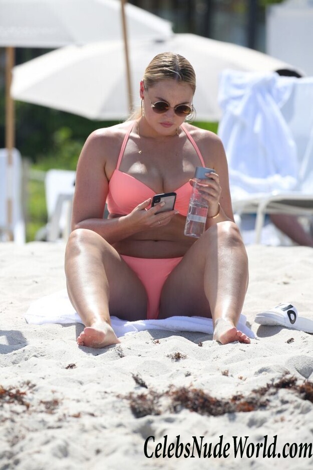 Iskra Lawrence Sexy 92805