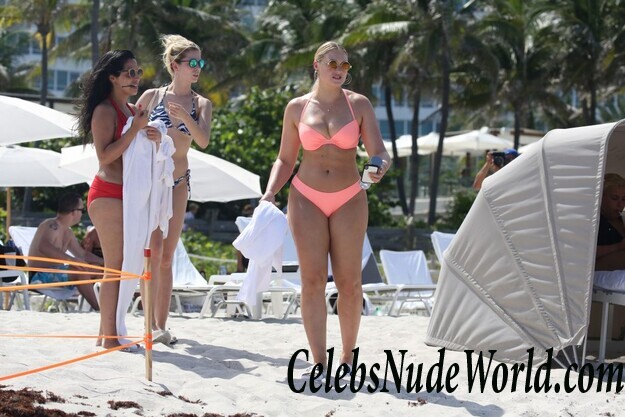 Iskra Lawrence Sexy 92808