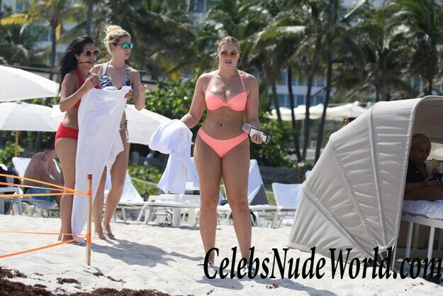 Iskra Lawrence Sexy 92809