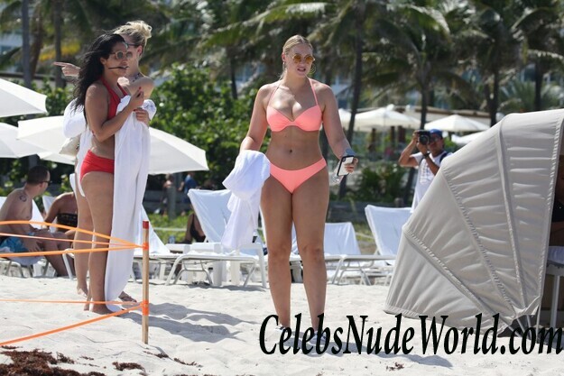 Iskra Lawrence Sexy 92810