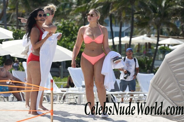 Iskra Lawrence Sexy 92811