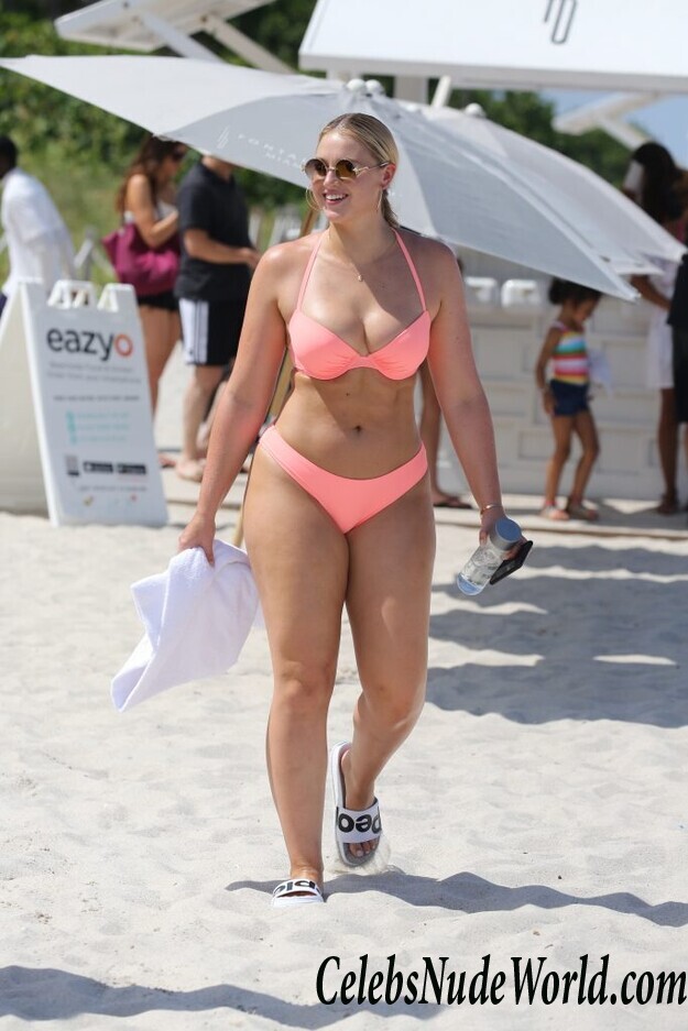 Iskra Lawrence Sexy 92814