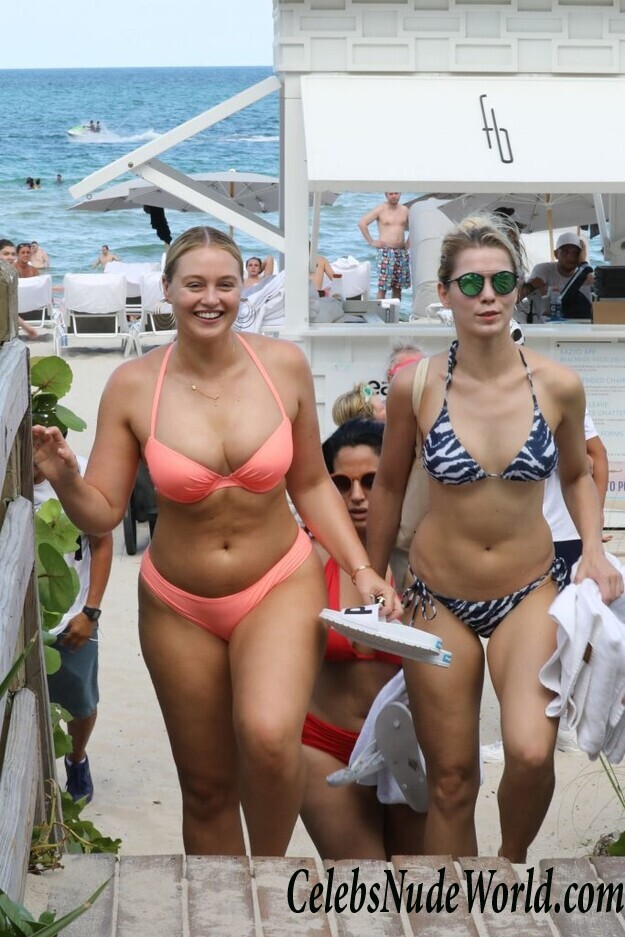 Iskra Lawrence Sexy 92820