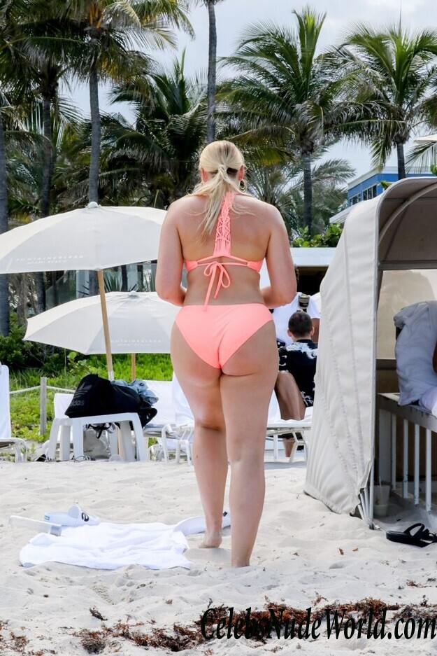 Iskra Lawrence Sexy 92831