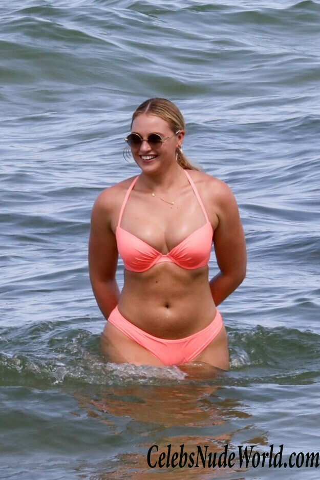 Iskra Lawrence Sexy 92836