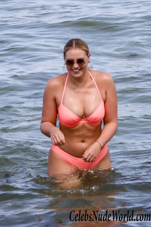 Iskra Lawrence Sexy 92838