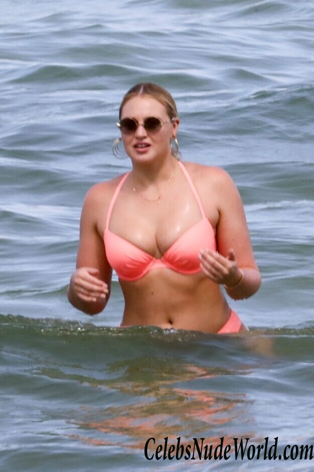 Iskra Lawrence Sexy 92840