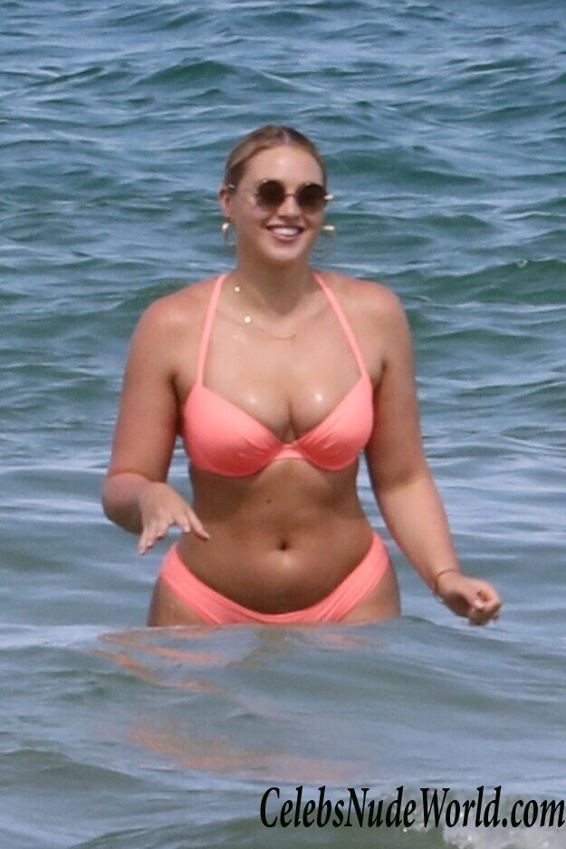 Iskra Lawrence Sexy 92845