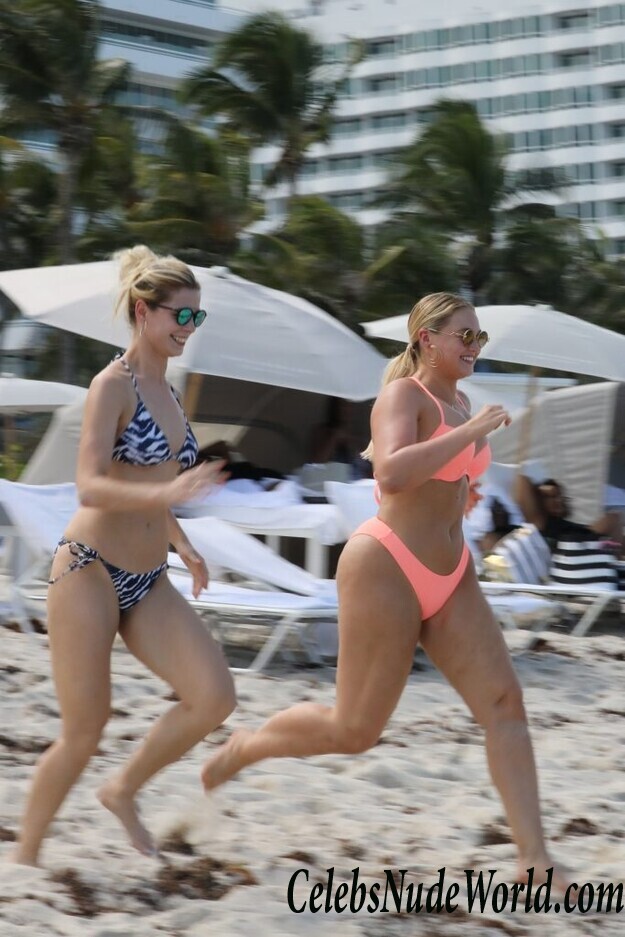 Iskra Lawrence Sexy 92846