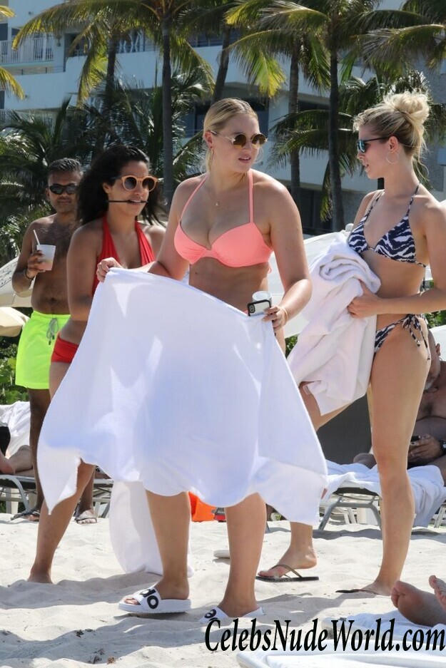 Iskra Lawrence Sexy 92848