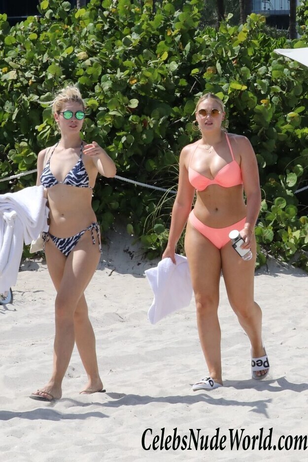 Iskra Lawrence Sexy 92849