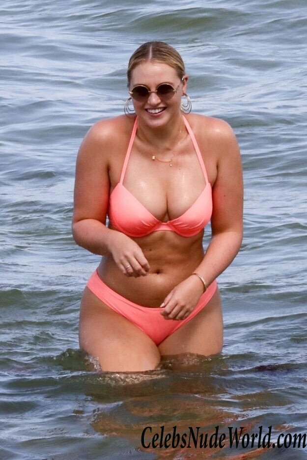 Iskra Lawrence Sexy 92854