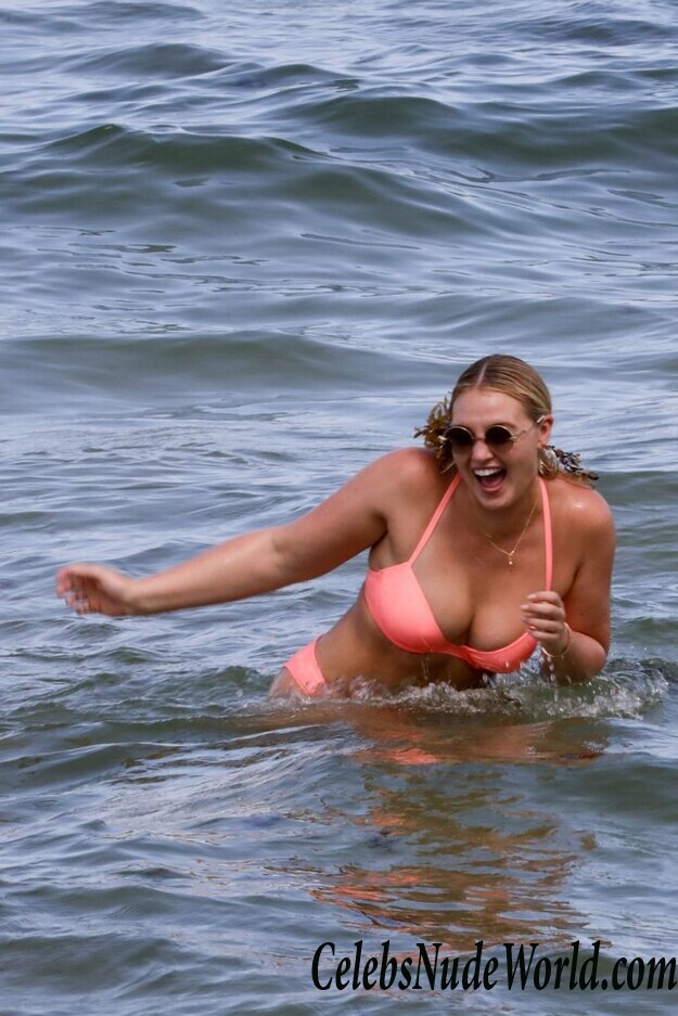 Iskra Lawrence Sexy 92856