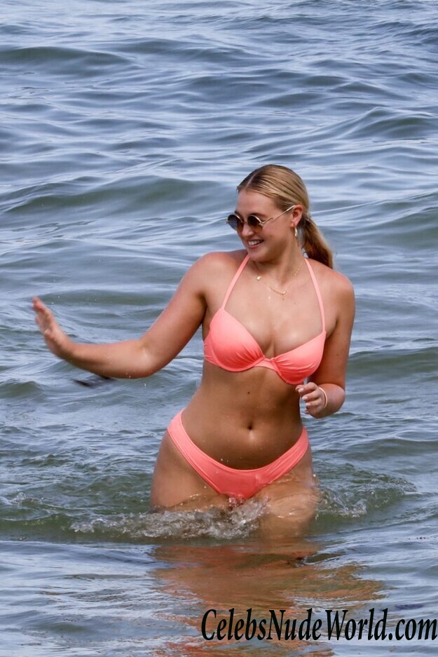 Iskra Lawrence Sexy 92857