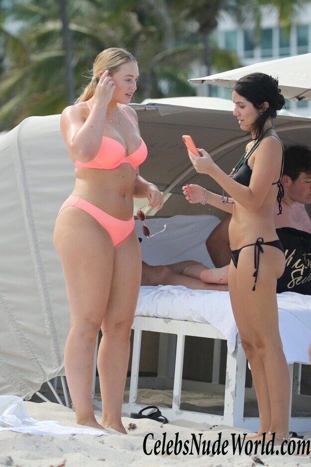 Iskra Lawrence Sexy 92862