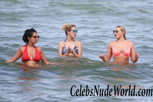 Iskra Lawrence Sexy 92870