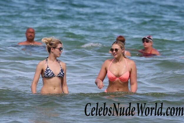 Iskra Lawrence Sexy 92871