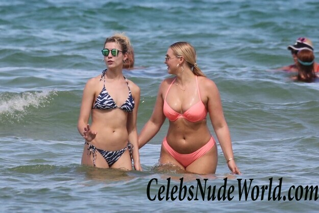 Iskra Lawrence Sexy 92873