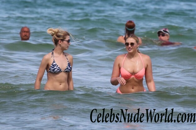 Iskra Lawrence Sexy 92874