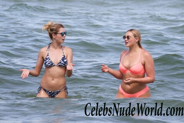 Iskra Lawrence Sexy 92877