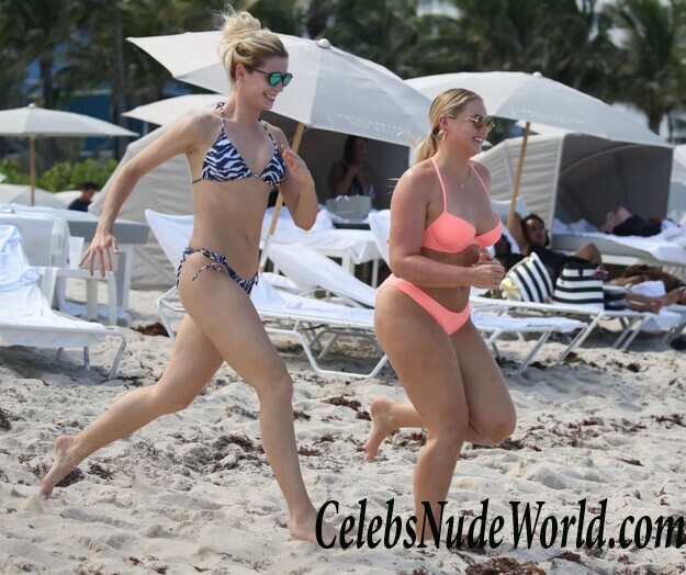 Iskra Lawrence Sexy 92881