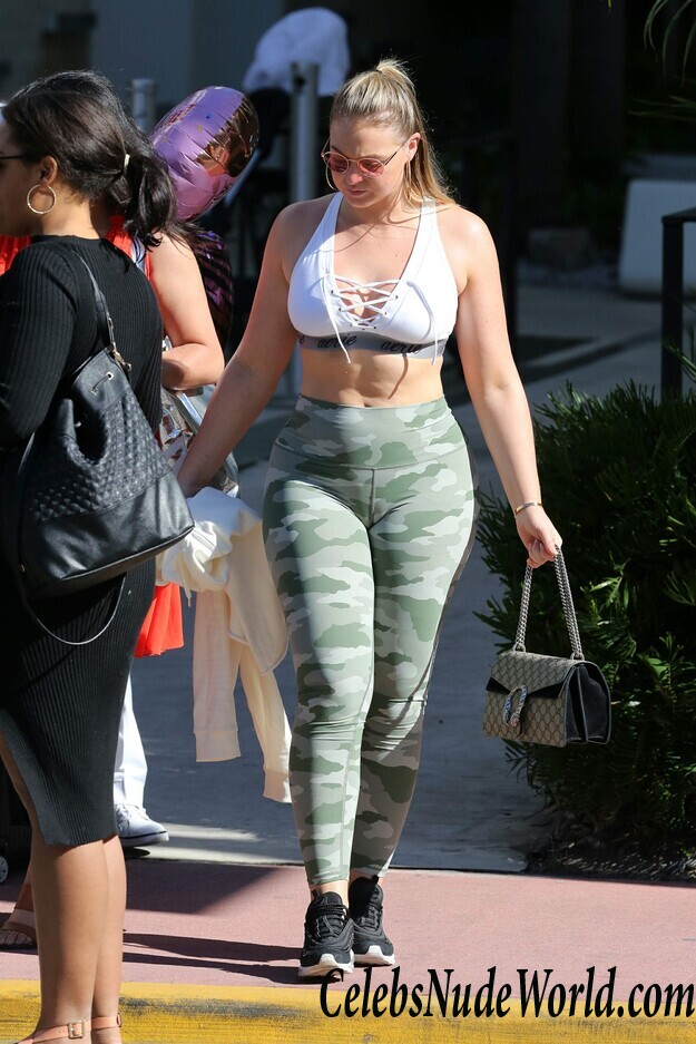 Iskra Lawrence Sexy 92884