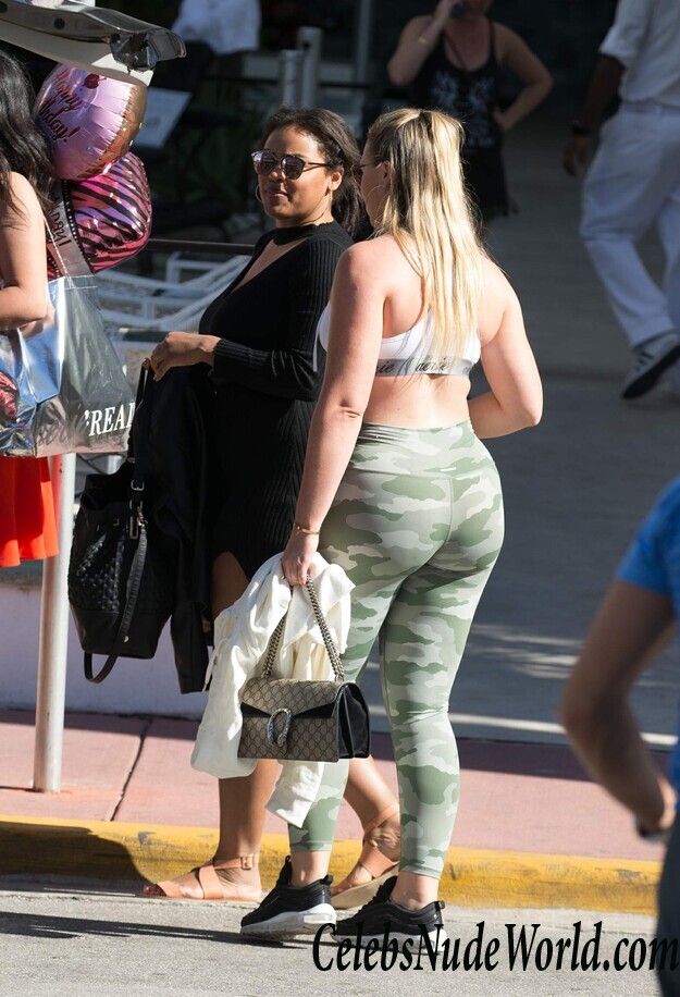 Iskra Lawrence Sexy 92890