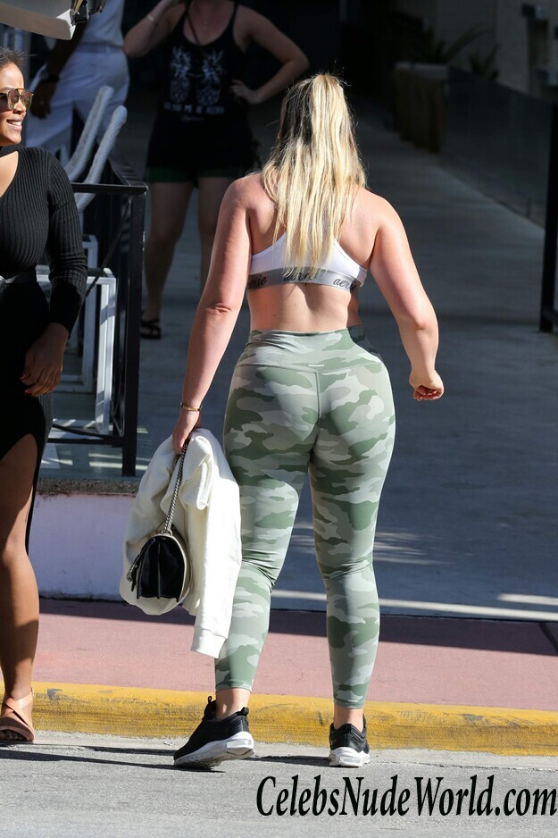 Iskra Lawrence Sexy 92899