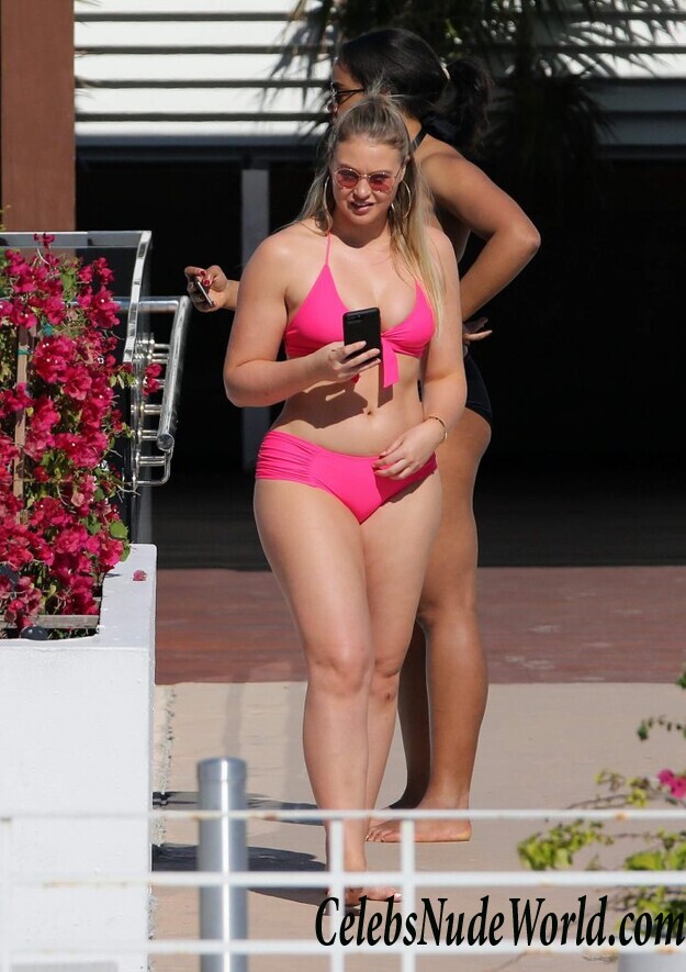 Iskra Lawrence Sexy 92904
