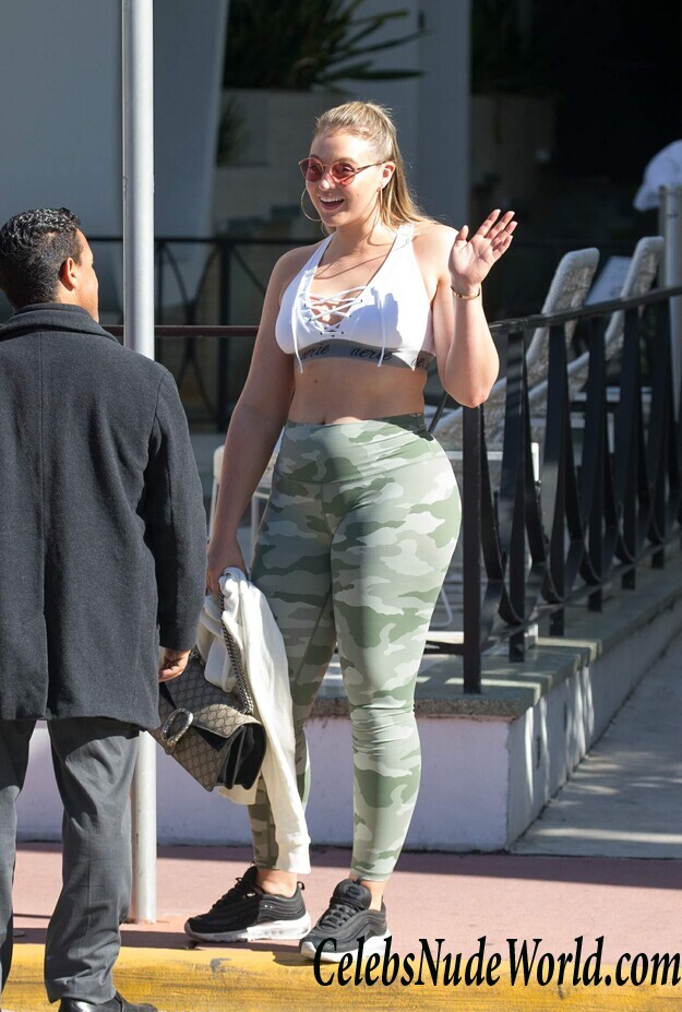 Iskra Lawrence Sexy 92905