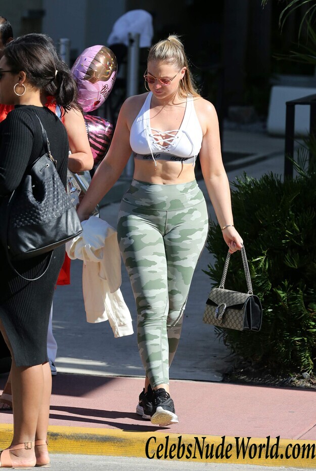 Iskra Lawrence Sexy 92908