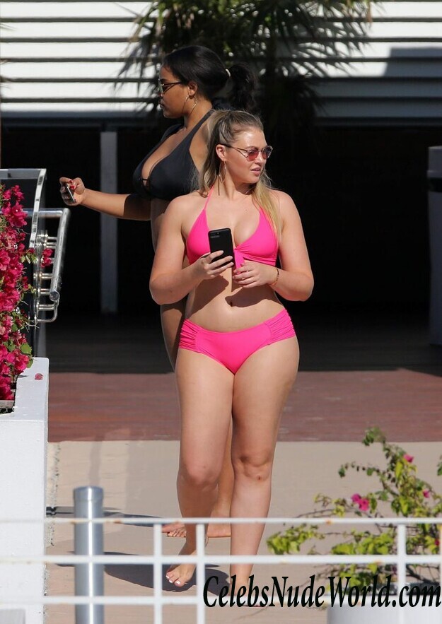 Iskra Lawrence Sexy 92910