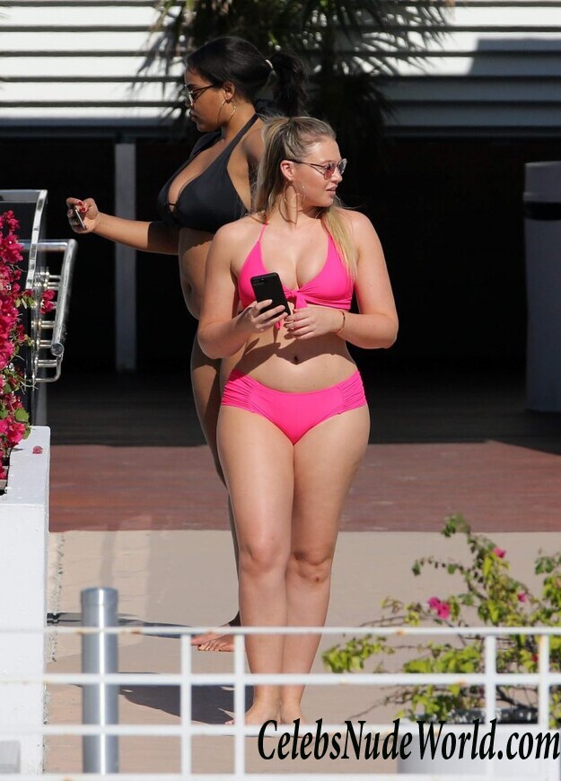 Iskra Lawrence Sexy 92913