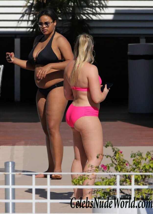 Iskra Lawrence Sexy 92916