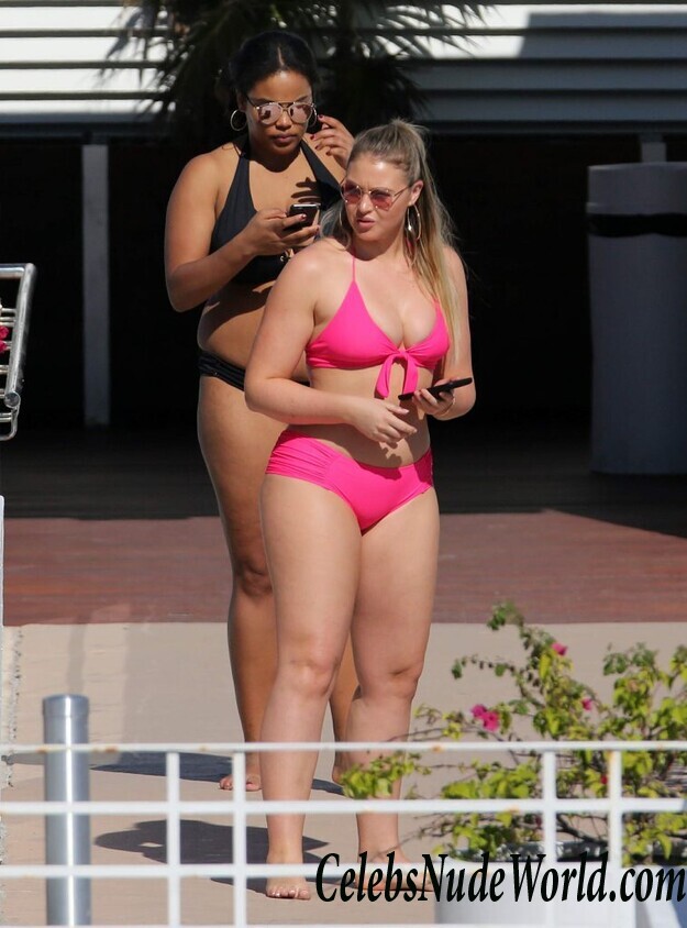 Iskra Lawrence Sexy 92921