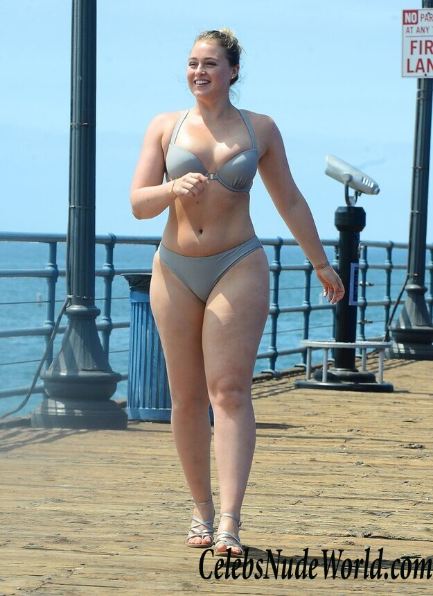 Iskra Lawrence Sexy 92924