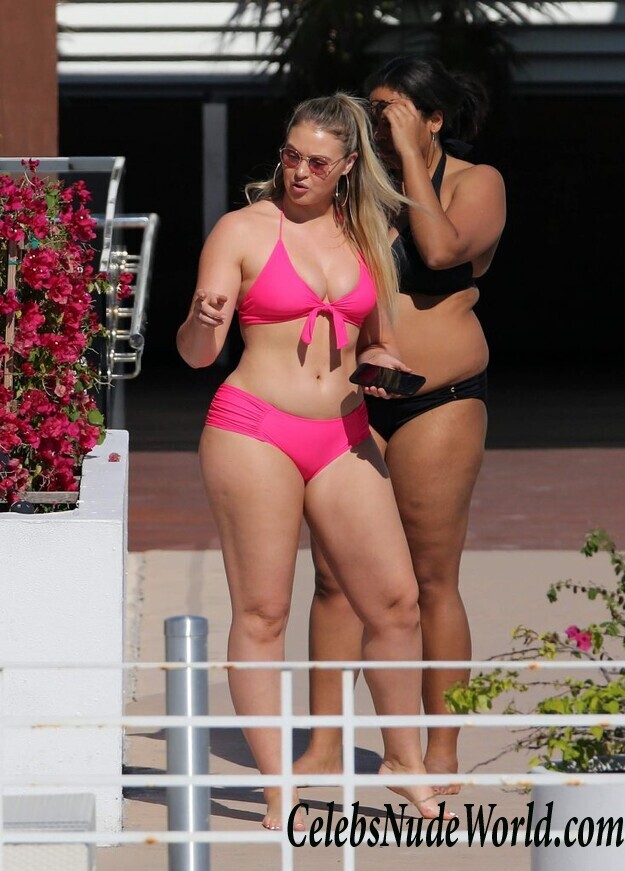 Iskra Lawrence Sexy 92925