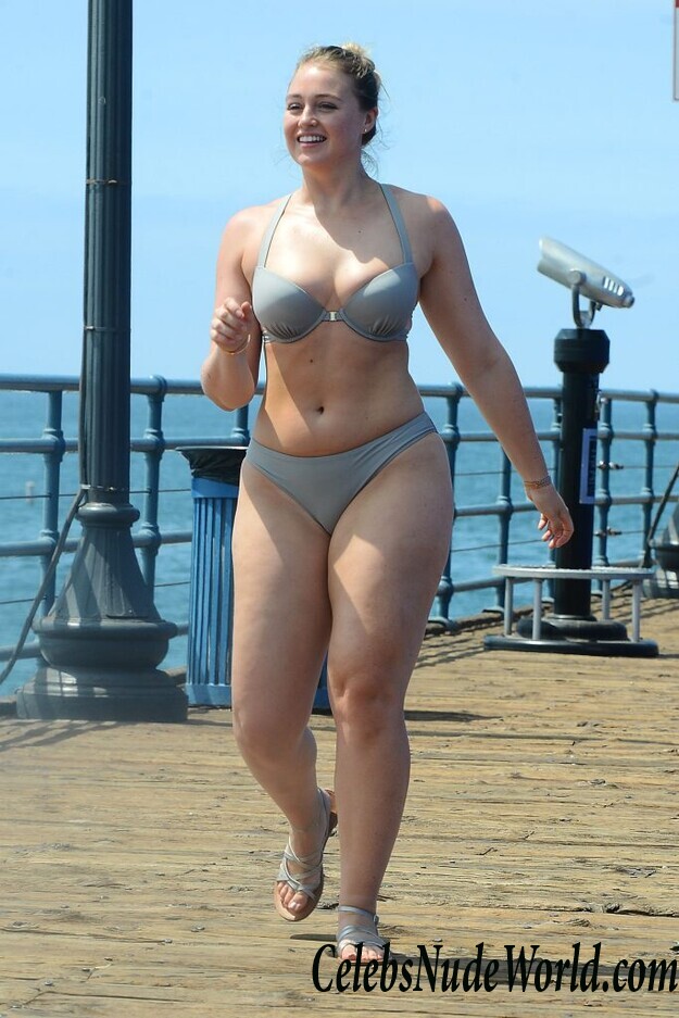 Iskra Lawrence Sexy 92926