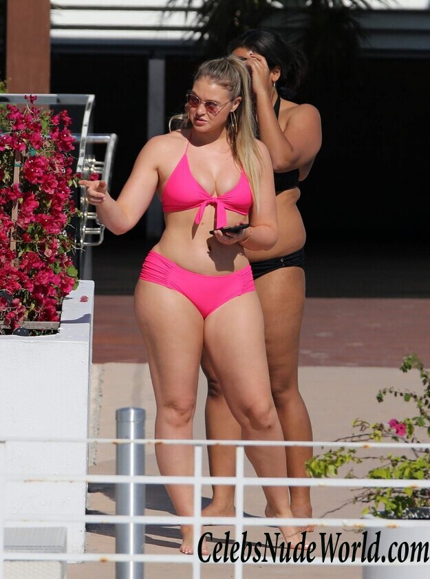 Iskra Lawrence Sexy 92927