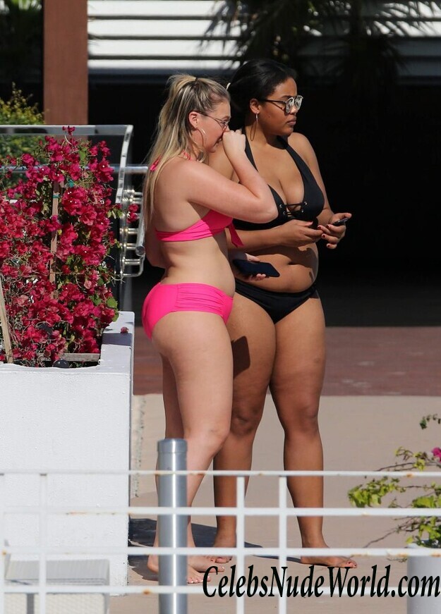 Iskra Lawrence Sexy 92929