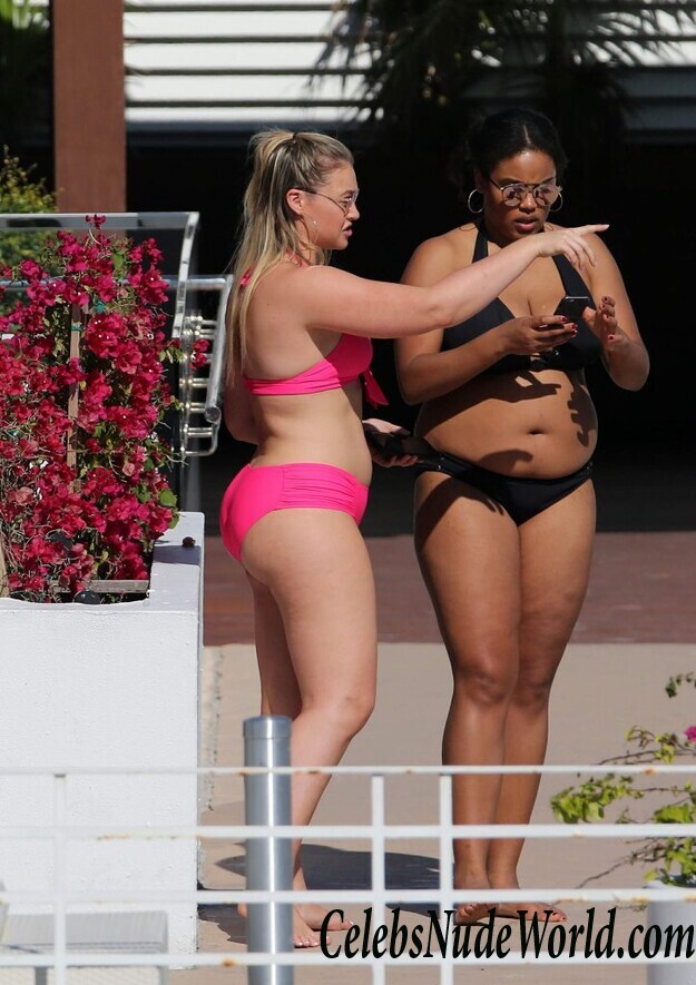 Iskra Lawrence Sexy 92931