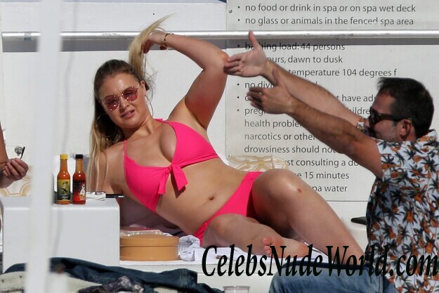 Iskra Lawrence Sexy 92935