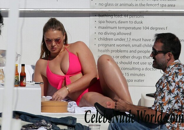 Iskra Lawrence Sexy 92937