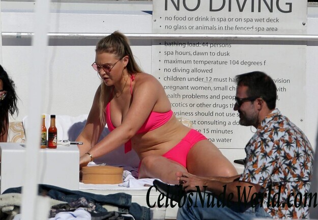 Iskra Lawrence Sexy 92939