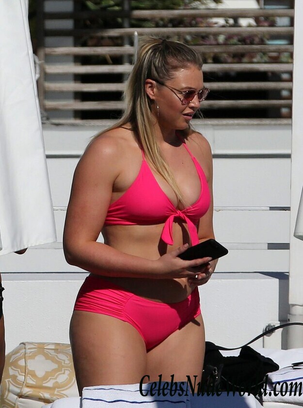 Iskra Lawrence Sexy 92945