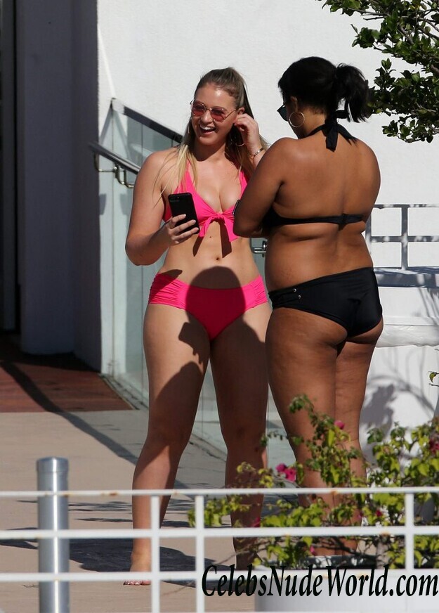 Iskra Lawrence Sexy 92947