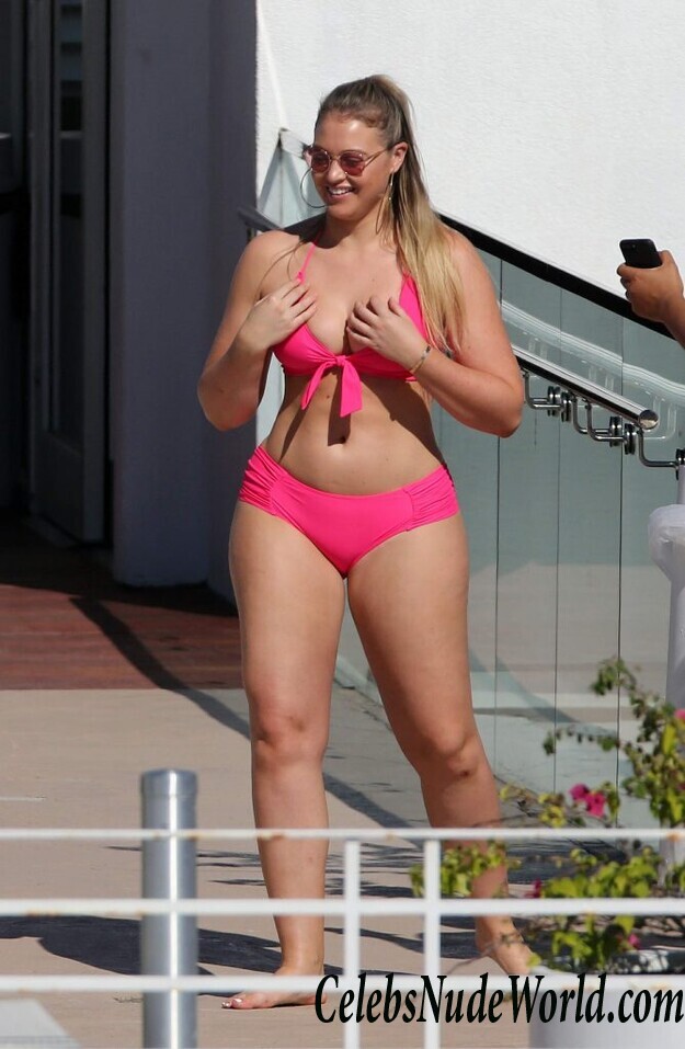 Iskra Lawrence Sexy 92955