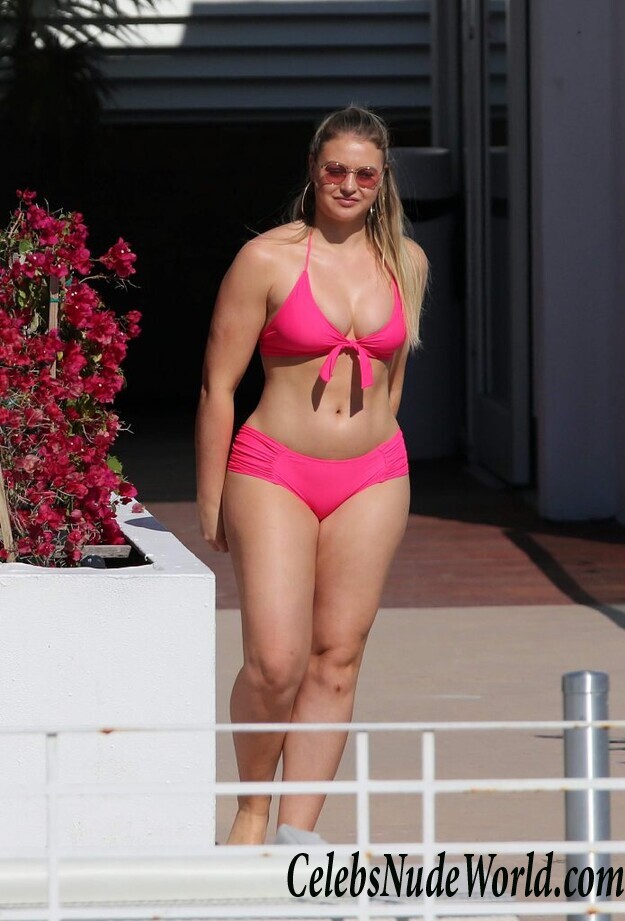 Iskra Lawrence Sexy 92959