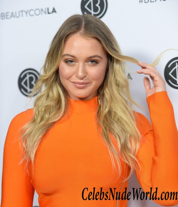 Iskra Lawrence Sexy 92983