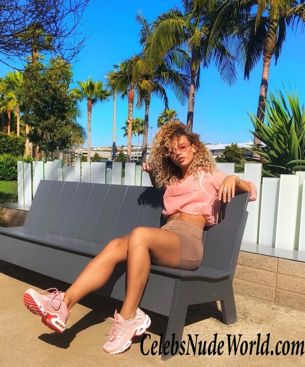 Jena Frumes Hot 93212